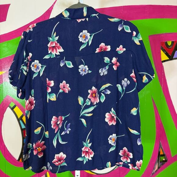 Jaclyn Smith Petite, Blue Pink Boxy Buttoned Button Down Shirt. Size Medium. - Picture 5 of 5